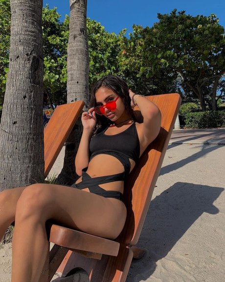 Layladeline top model pic