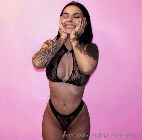 Zusje star nude picture