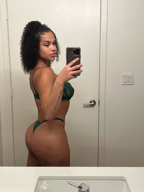 Bralynne Hughes Profile pic