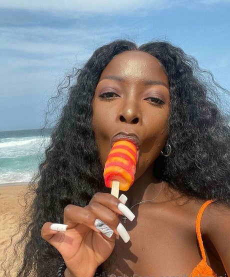 Petite mini perfect actress photo