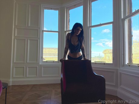 Arryn Zech Quick model image