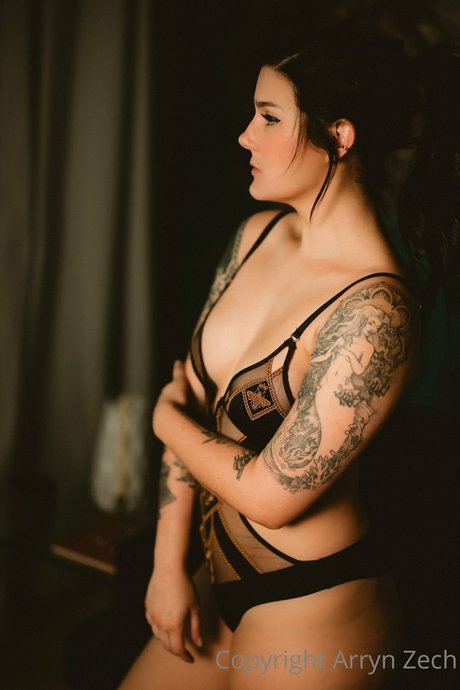 Arryn Zech free actress picture