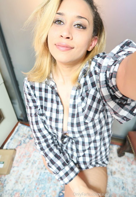 Aurora Jolie porn actress gallery