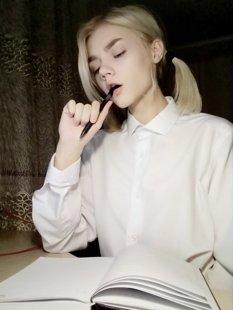 Allotropp model nudes photos