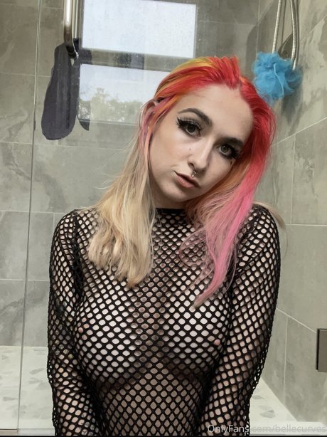 Belle Curves star adult image