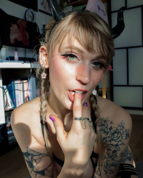 ninfuneesa art model pictures