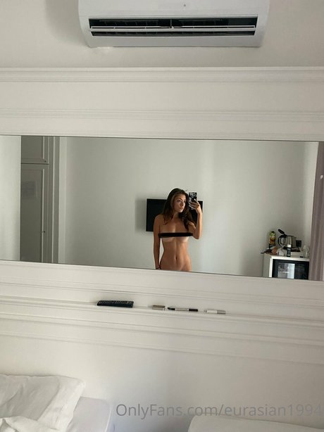 Yana Demeester hot actress galleries