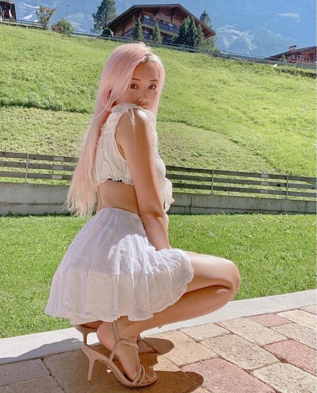 Vyvan Le model top img