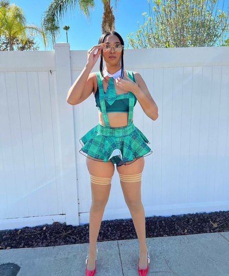 Edwina Carla Isaacs star hot images