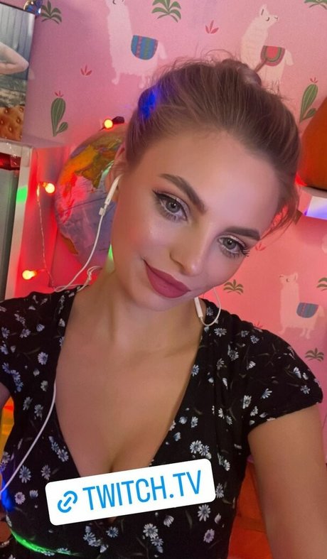 busya18plus hot model photos