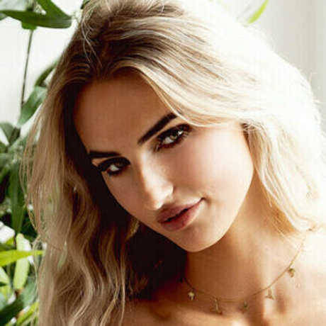 Xlicious model hot picture