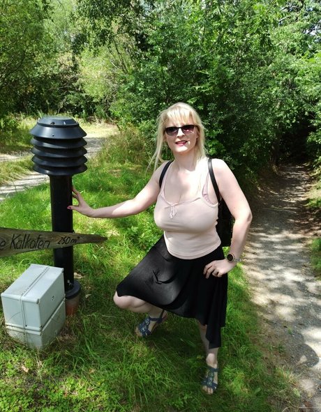 Casey Deluxe actress picture