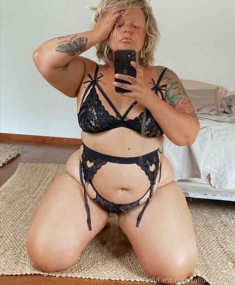 Tallulah Moon_ exclusive model img