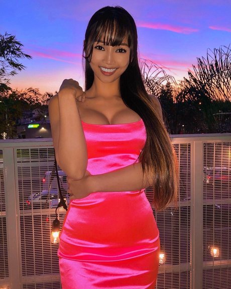 Faye Miah nude model pics