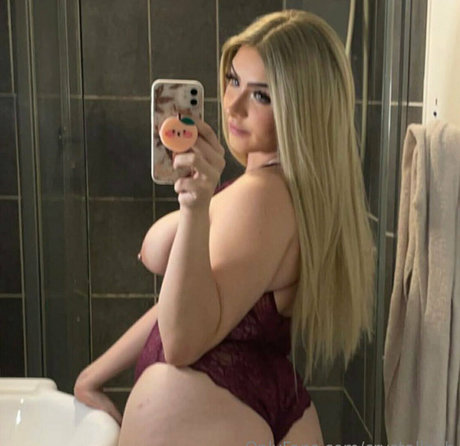 crystallhub sexy actress image