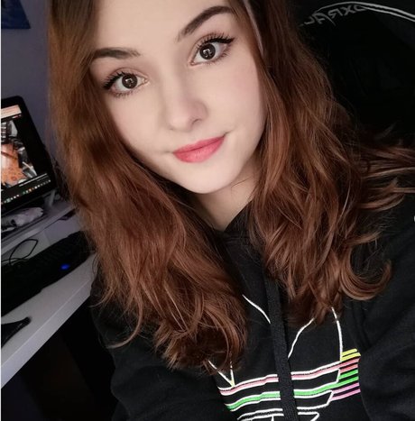 Lunateac adult actress gallery