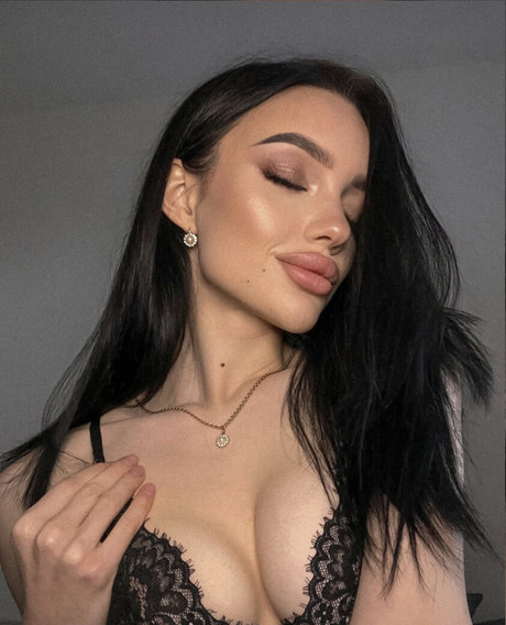 Sasherraa model adult picture