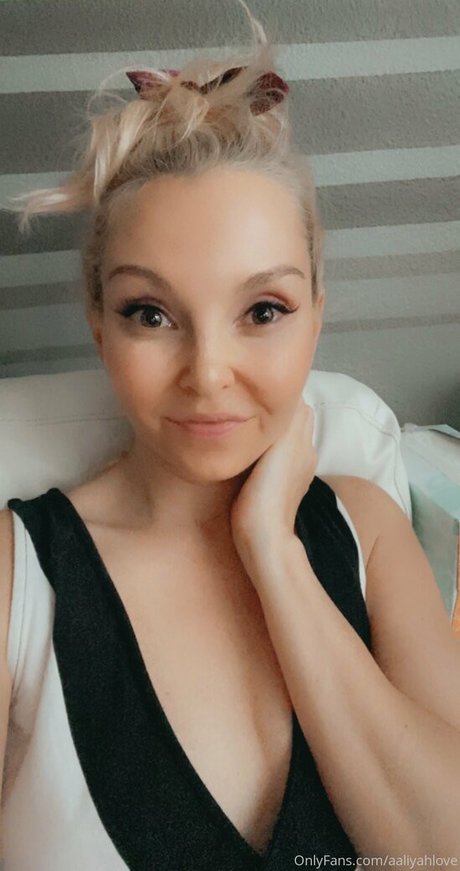 aaliyahlove sexy model photos