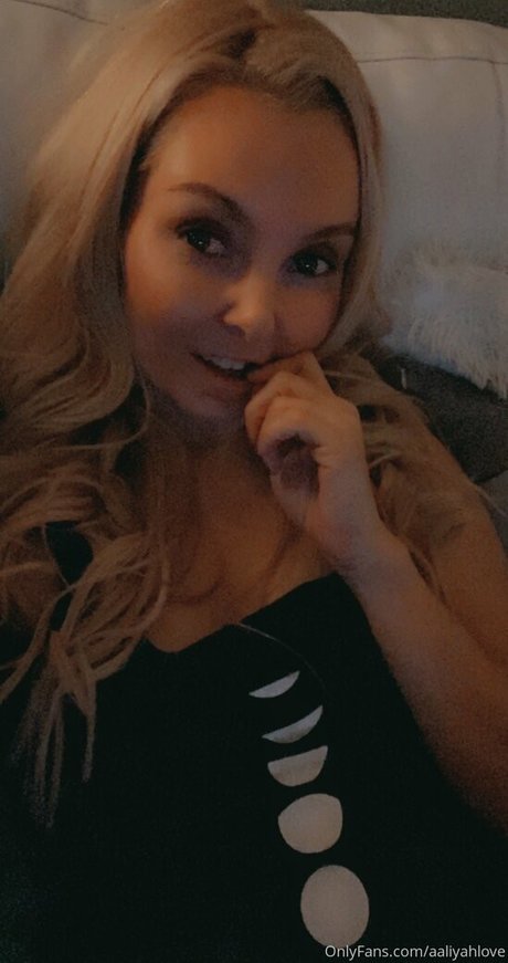 aaliyahlove model exclusive images