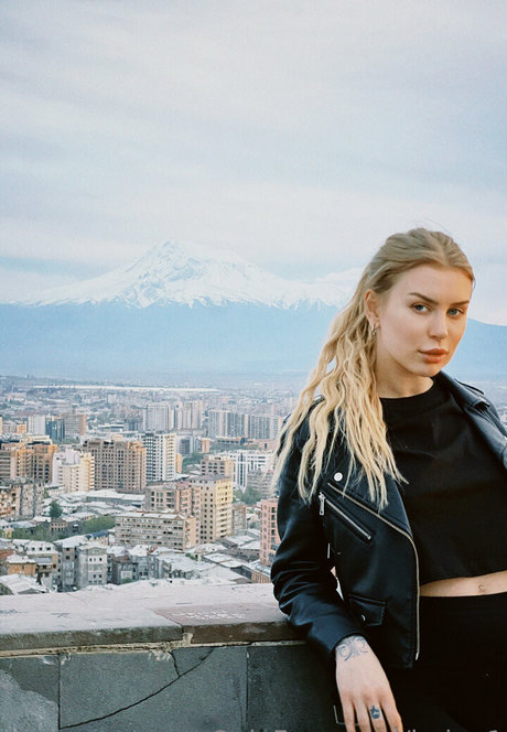 helga1 model exclusive img