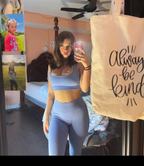 Haley Z nude model pics