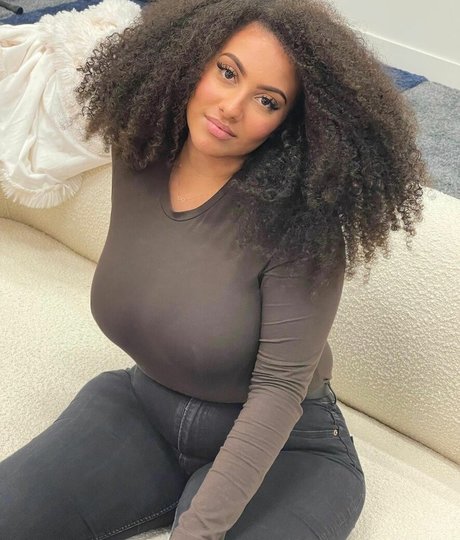 Ines Curly model erotic galleries