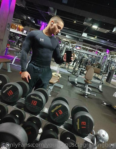 youngmusclegrowingboy star hd picture