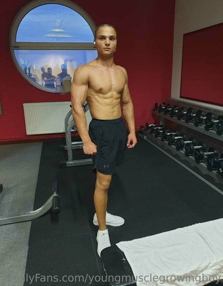 youngmusclegrowingboy star pornographic photo