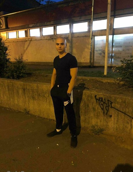 youngmusclegrowingboy model nice pics