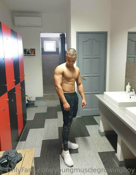 youngmusclegrowingboy pornographic model gallery