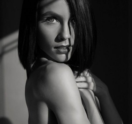 Emma Victoria Louise art star pic