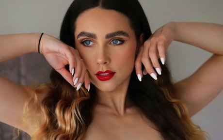 Emma Victoria Louise art pornstar img