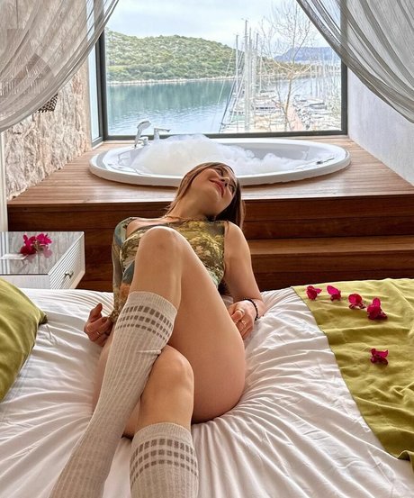 Merve Elmas pornographic star gallery