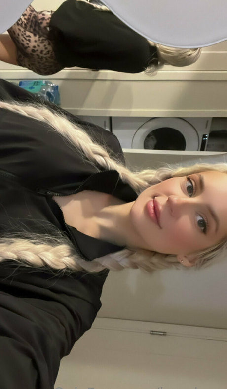 knockers model erotic img