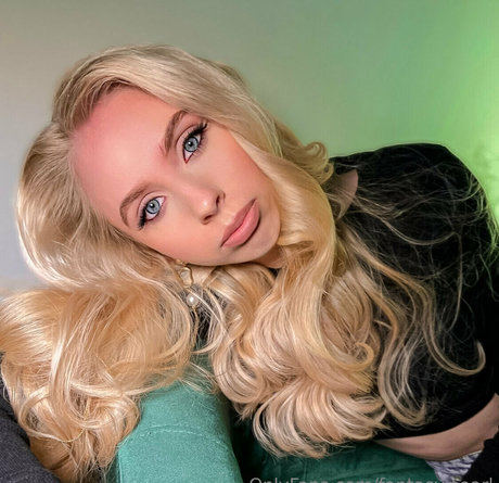 fantasy pearl star naked photo