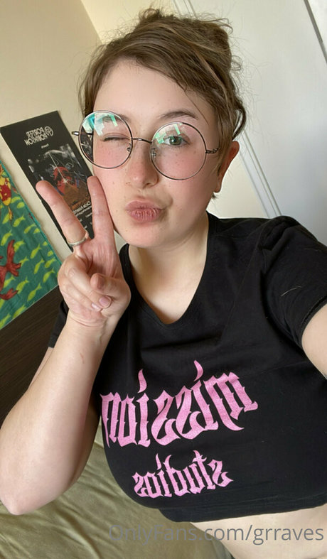 grrraves porn star img