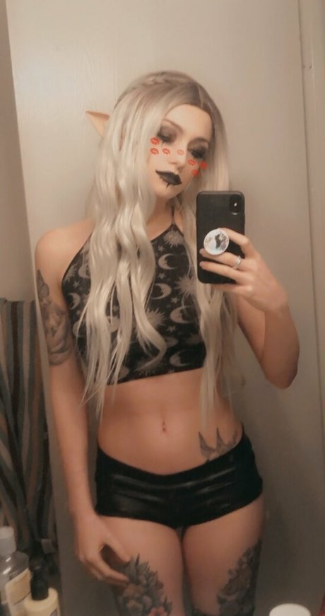 rynnreverie sexy model photo