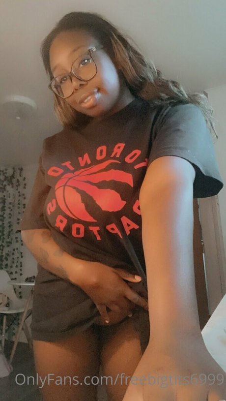 freebigtits6999 star exclusive image