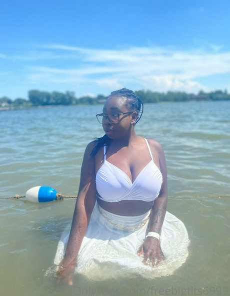 freebigtits6999 exclusive star photos