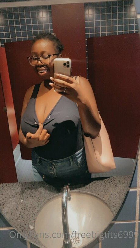 freebigtits6999 model art photo