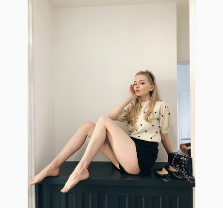 Lili Johansson art model galleries