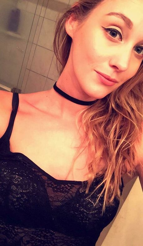 Sjokz model sexy photo
