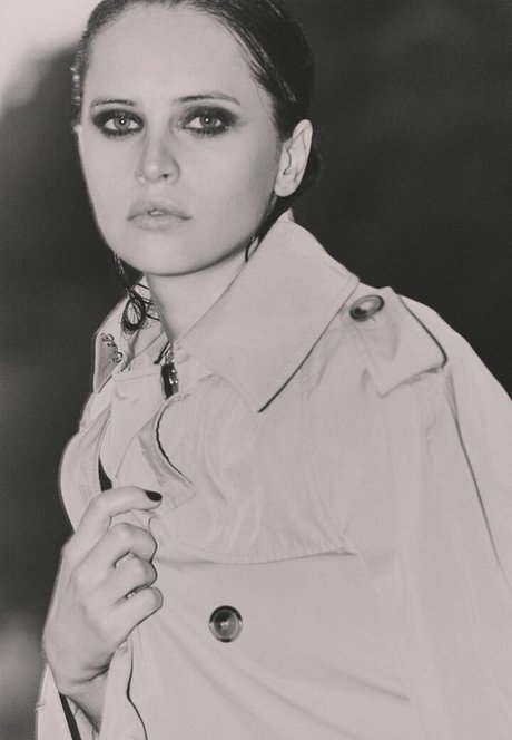 Felicity Jones art actress image