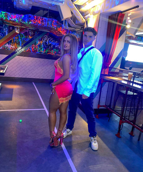 Maisie Smith nude model photo