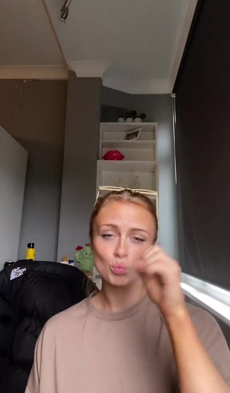 Maisie Smith model porn pic