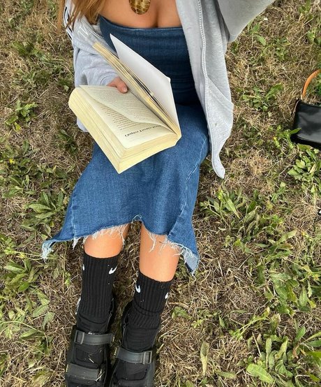 Maisie Smith model nice picture