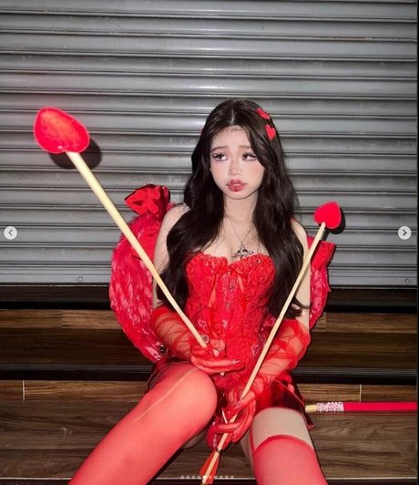 amberrllo model free images