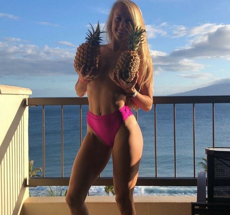 Brittany Lynne beautiful actress image