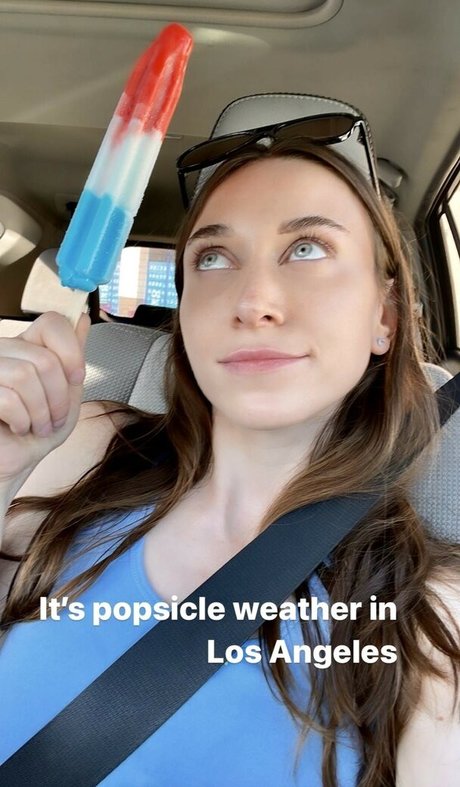 Ayytrae star nude image