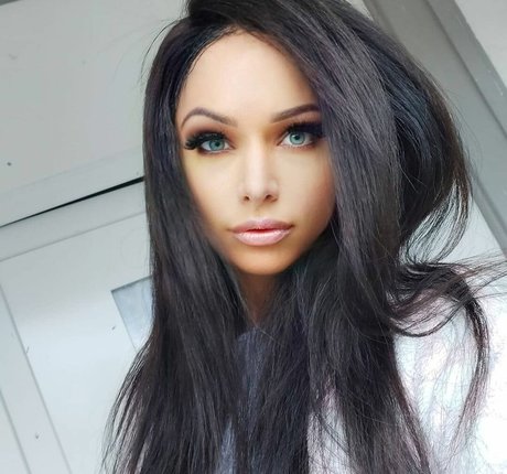 Tyra Kadney pretty model archive